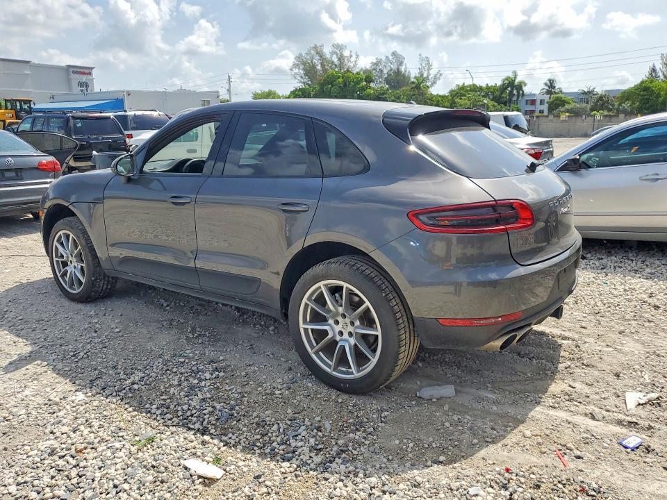 2016 PORSCHE Macan