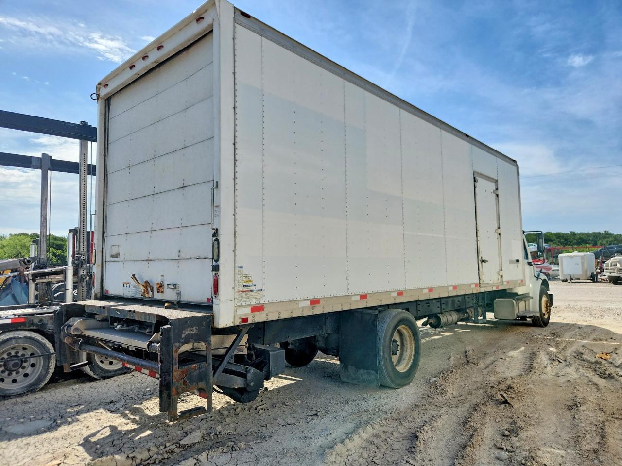 2014 FREIGHTLINER M2 106