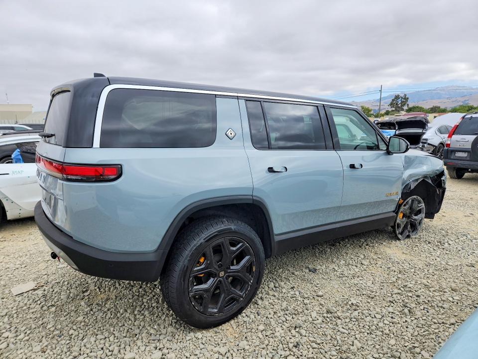 2023 RIVIAN R1s