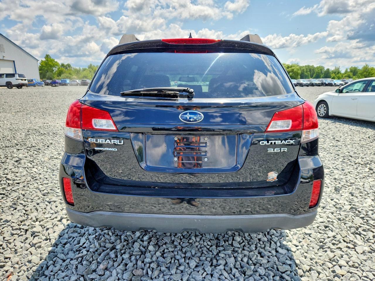 2011 SUBARU Outback