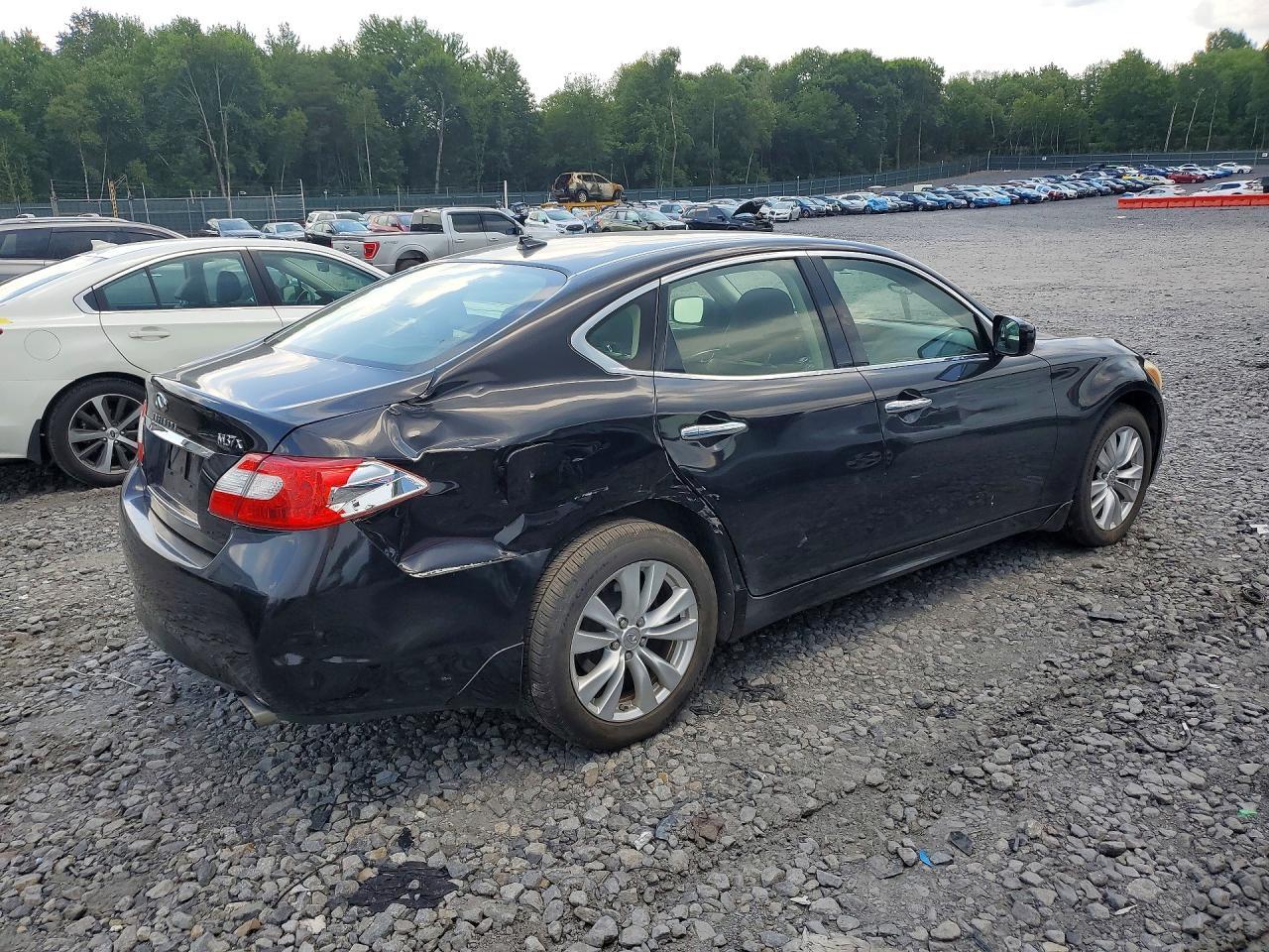 2011 INFINITI M37