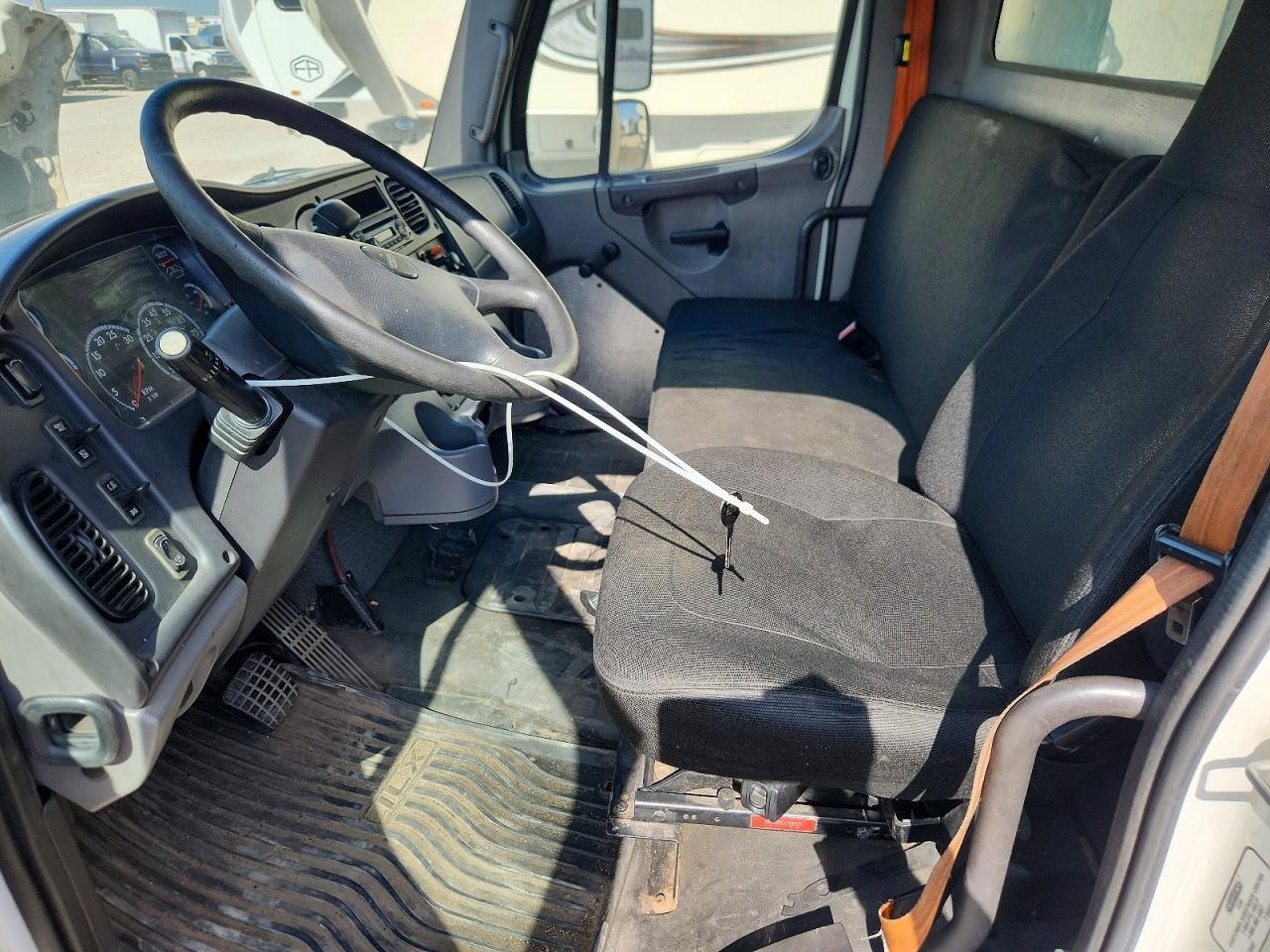 2014 FREIGHTLINER M2 106