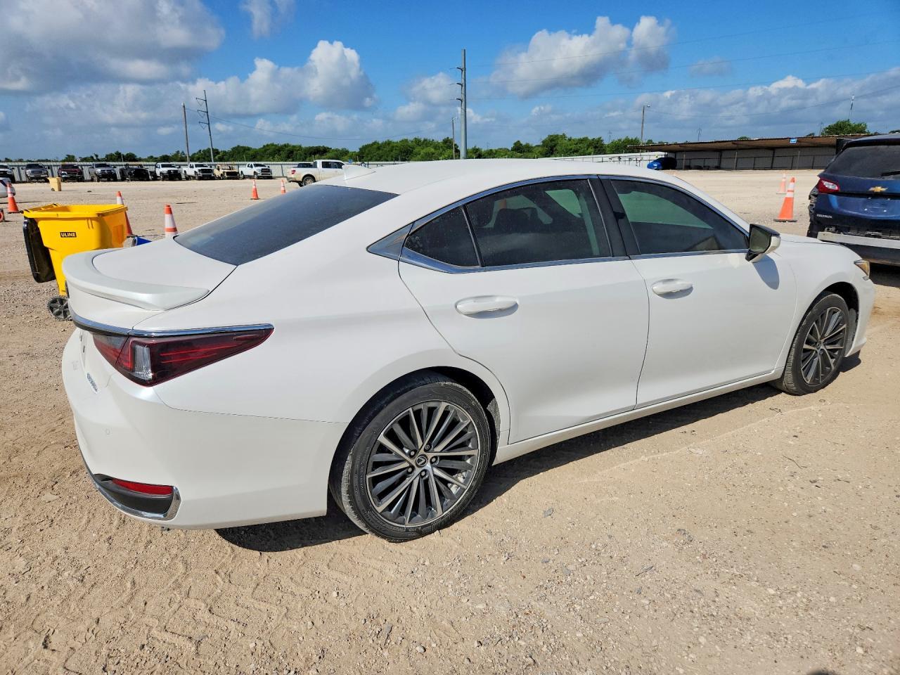 2023 LEXUS ES 300H