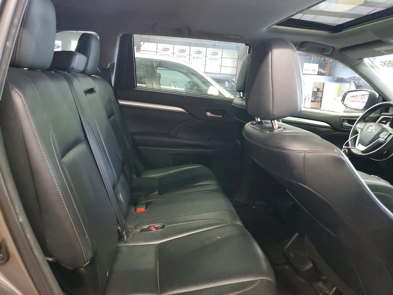 2016 TOYOTA HIGHLANDER