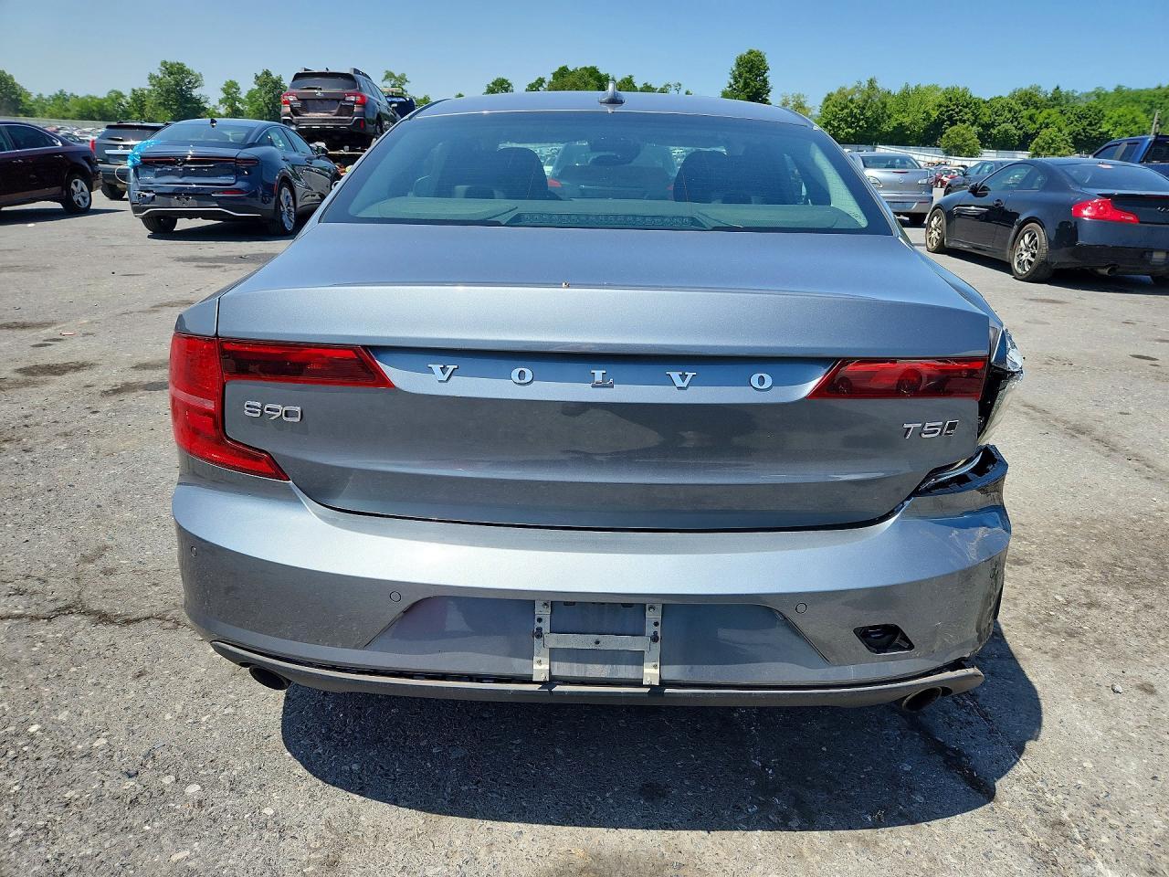 2018 VOLVO S90