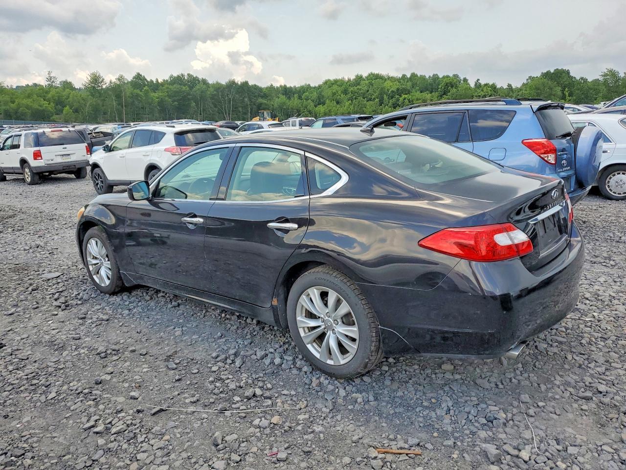 2011 INFINITI M37