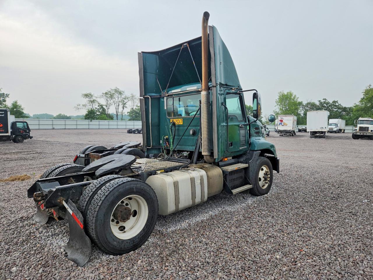 2017 MACK Cxu612