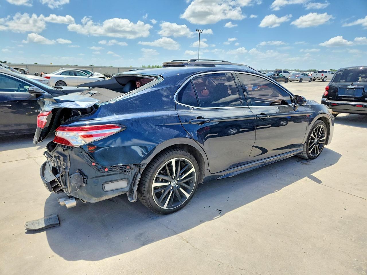 2018 TOYOTA CAMRY
