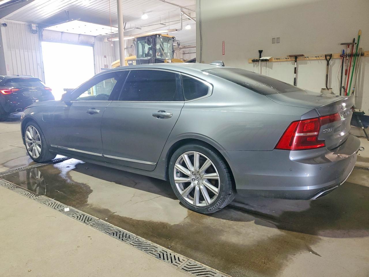 2018 VOLVO S90