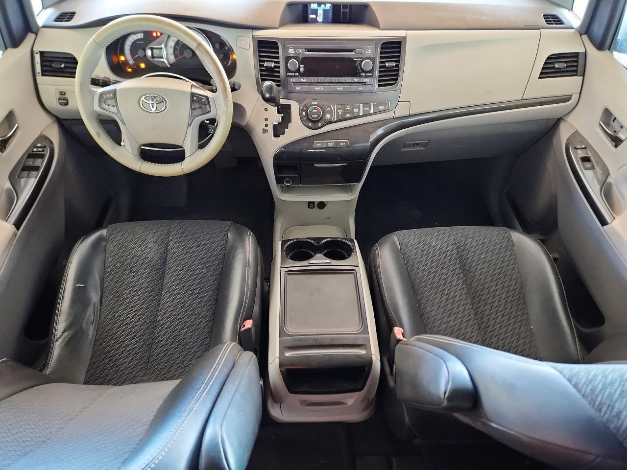 2013 TOYOTA SIENNA