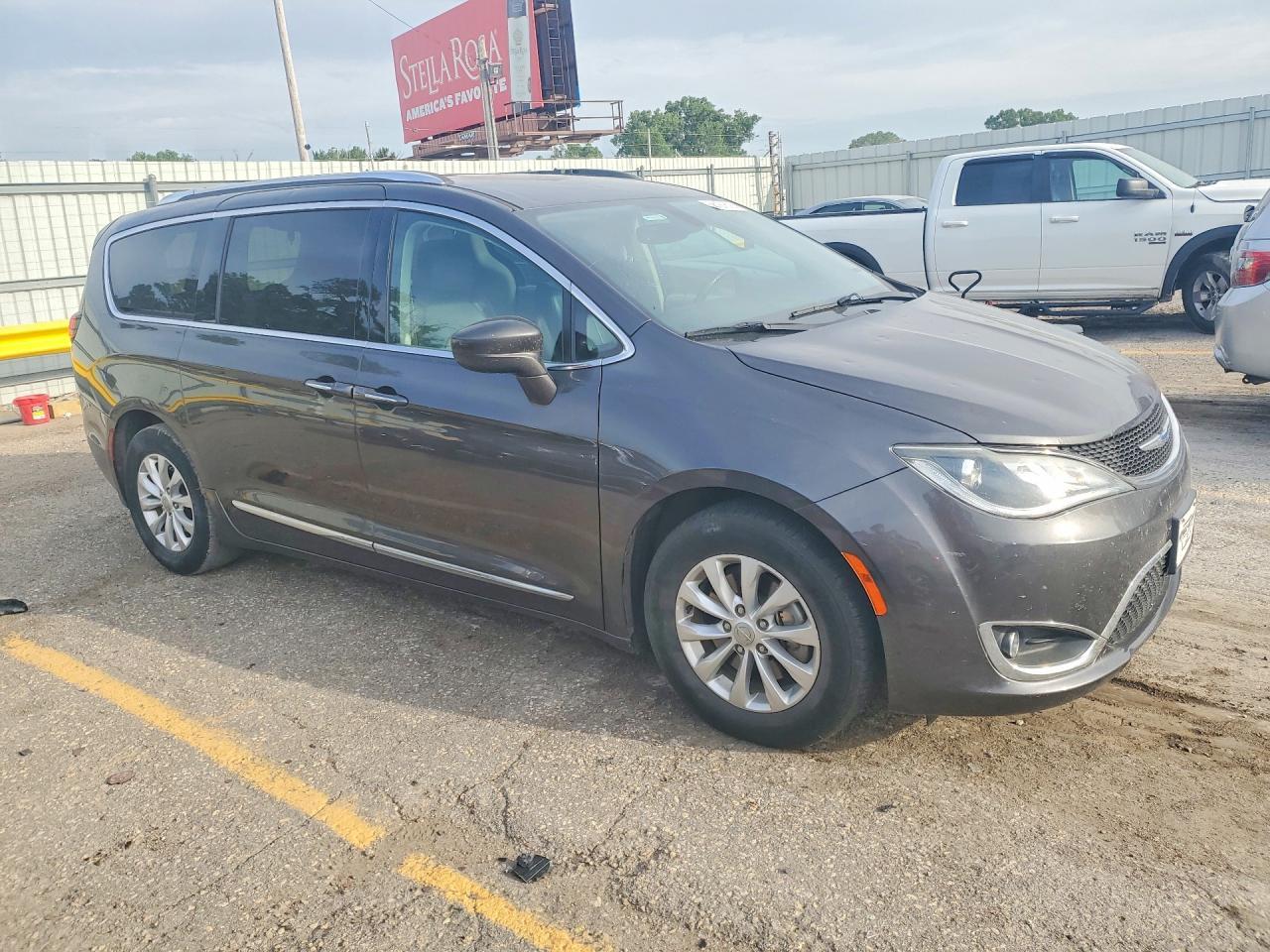 2019 CHRYSLER Pacifica