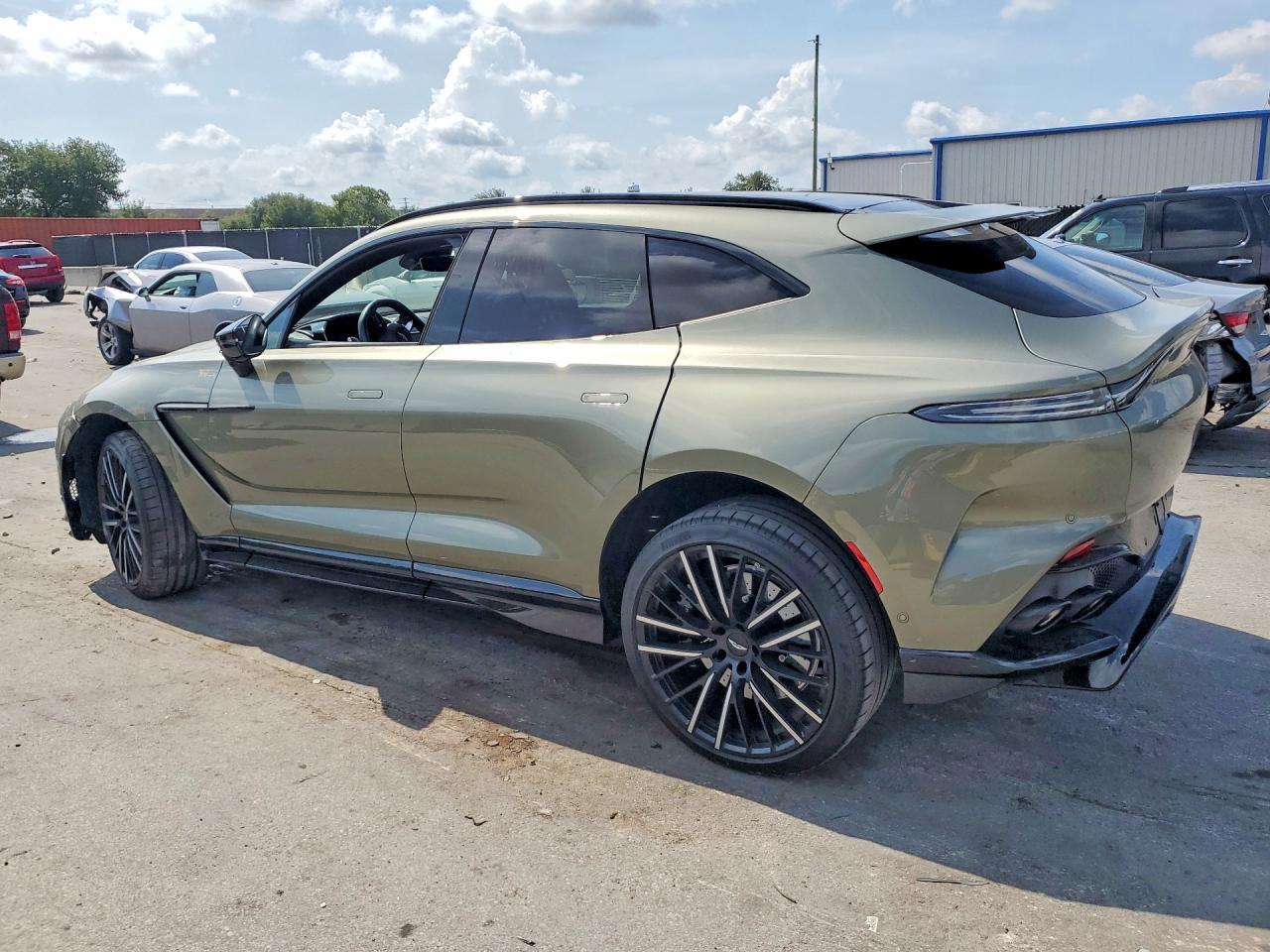 2025 Aston Martin DBX707