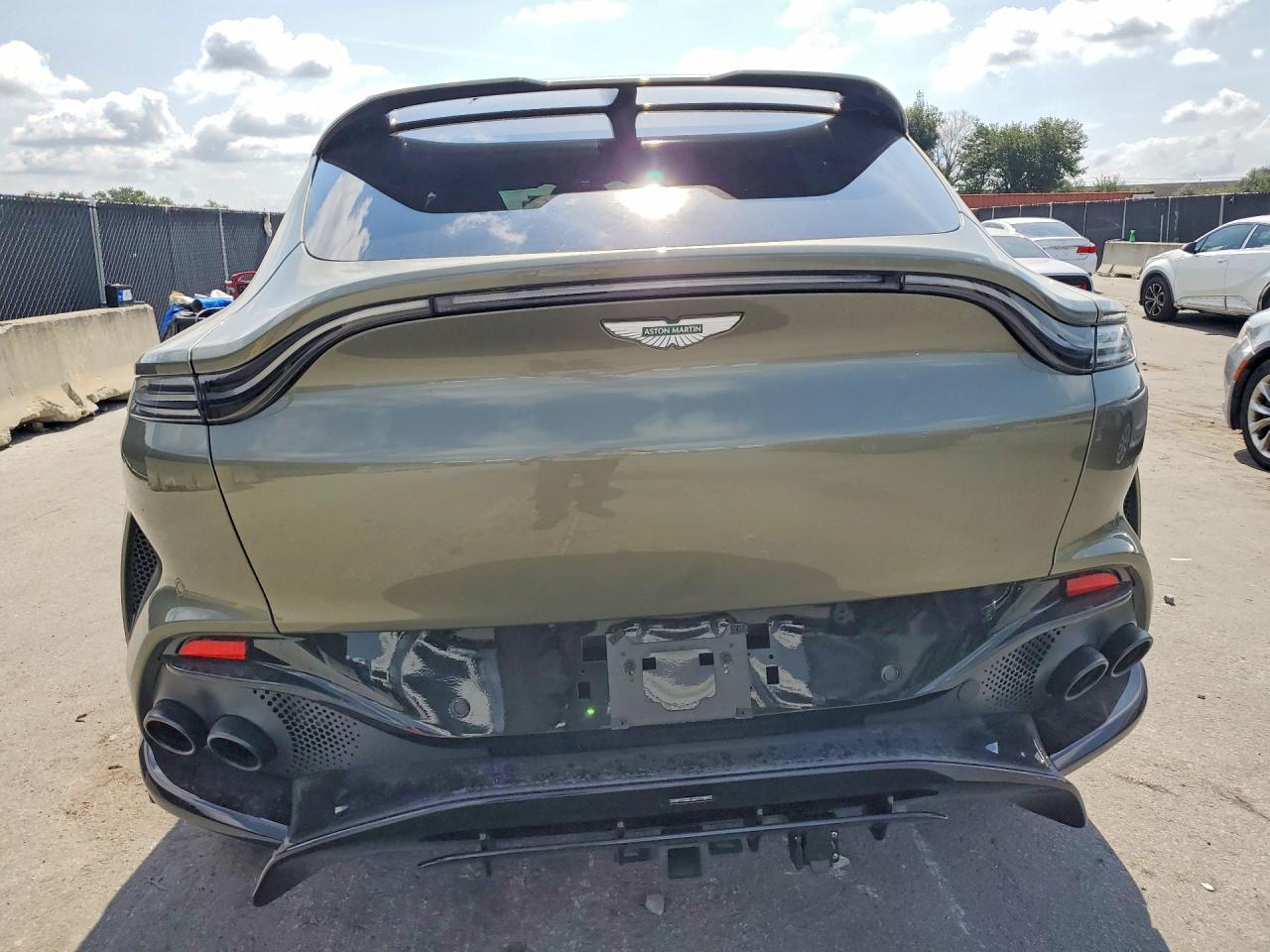 2025 Aston Martin DBX707