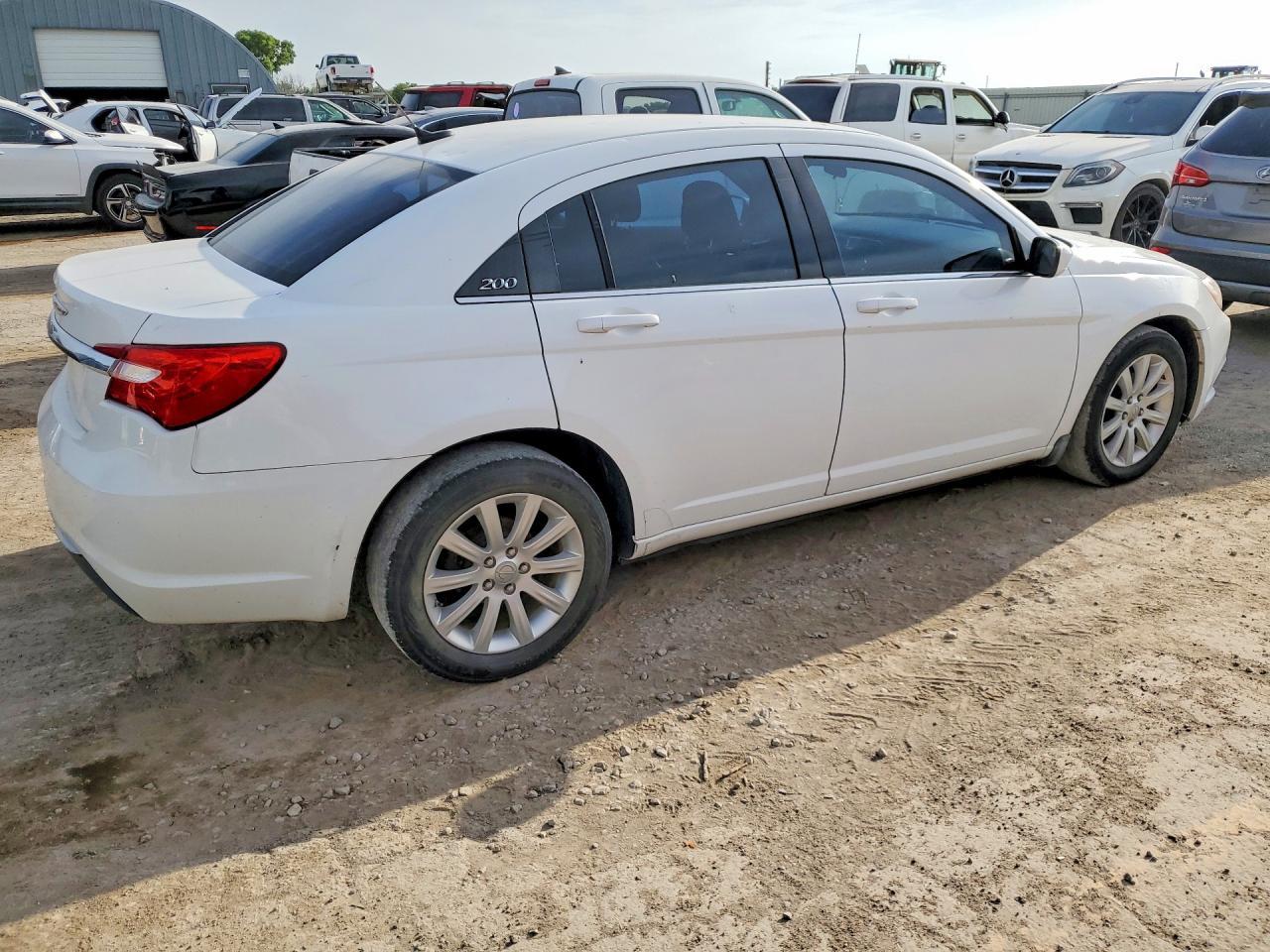 2013 CHRYSLER 200