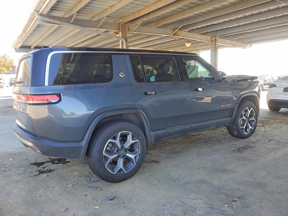 2024 RIVIAN R1s