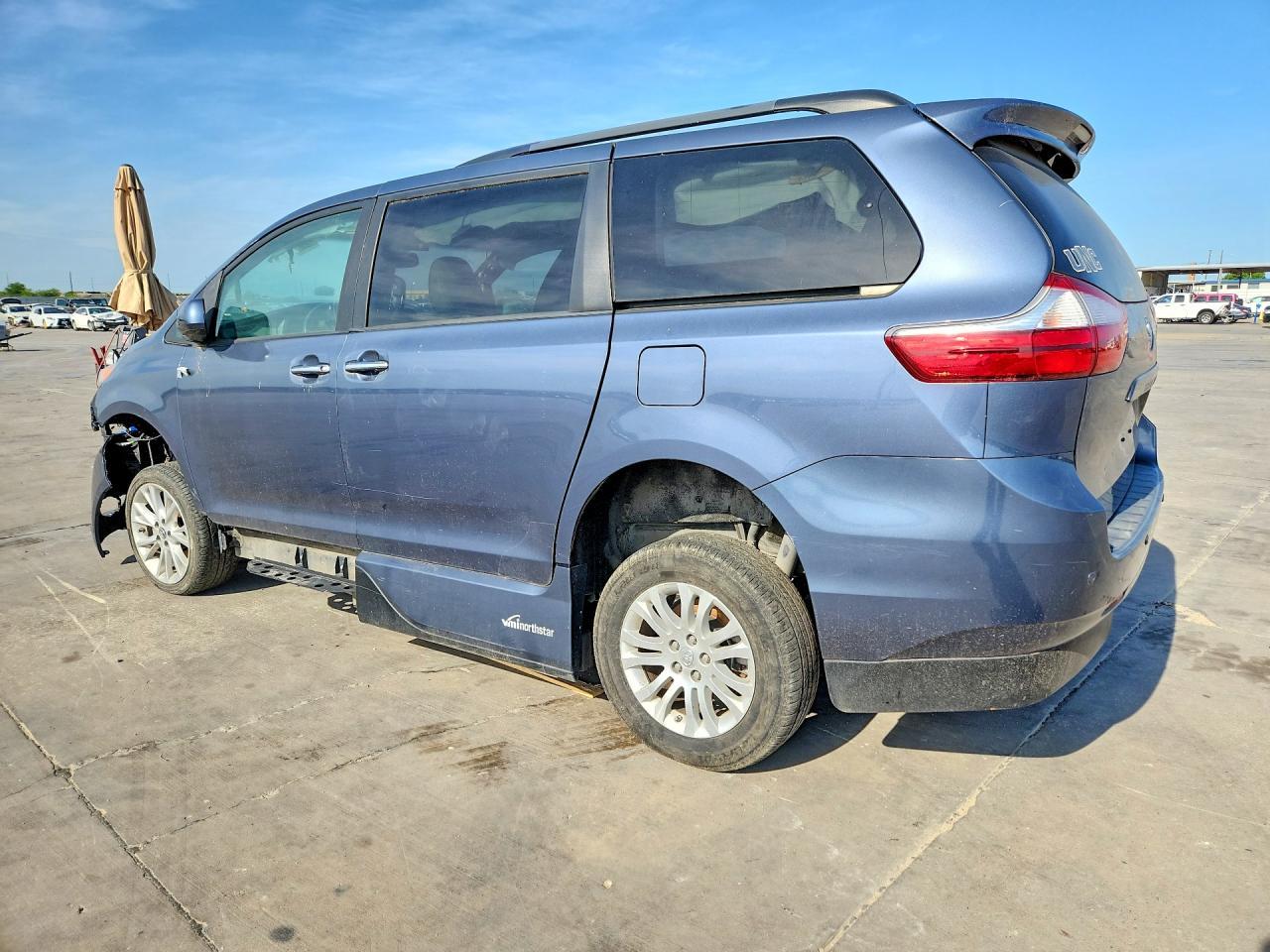 2017 TOYOTA SIENNA