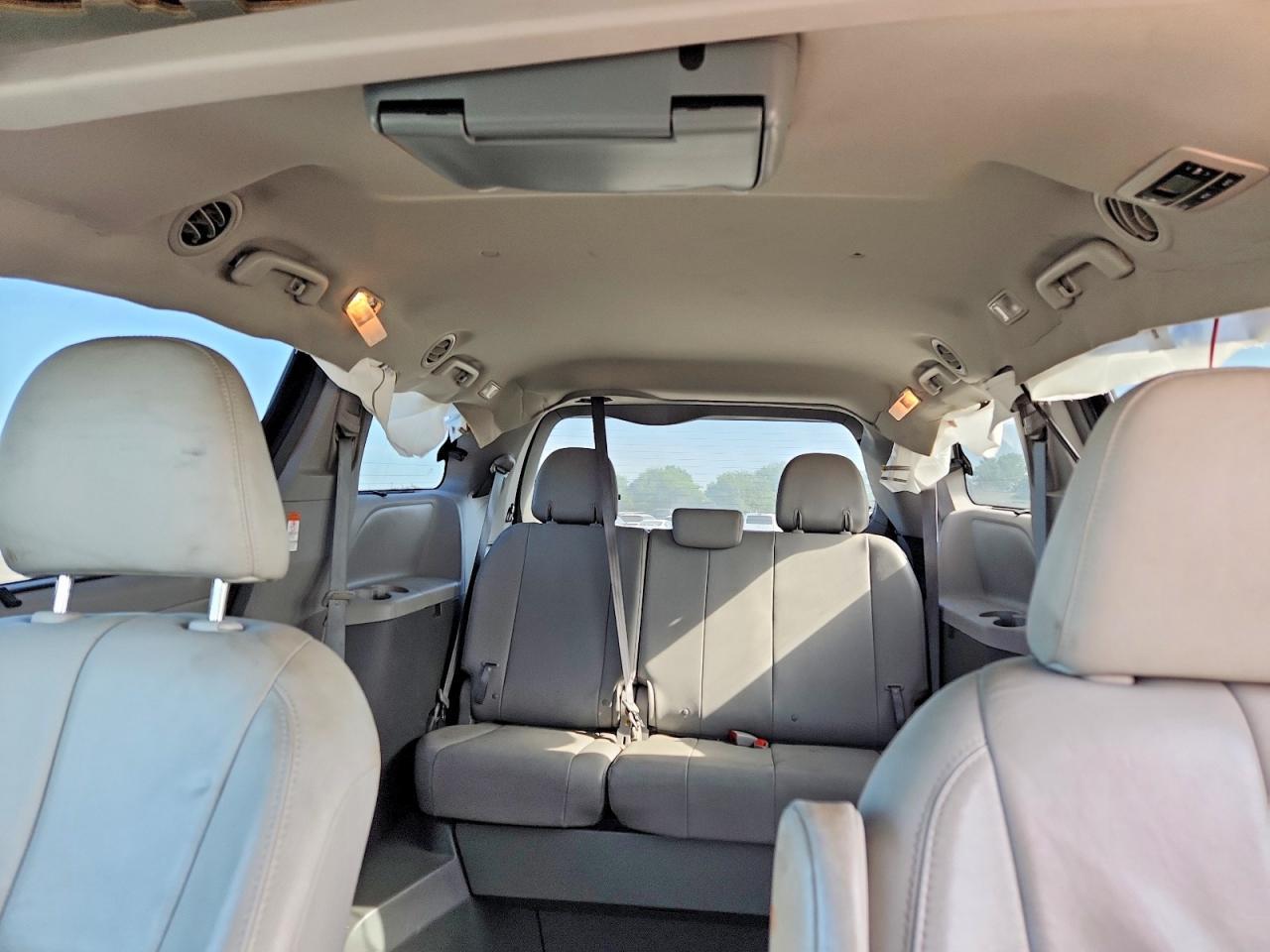 2017 TOYOTA SIENNA