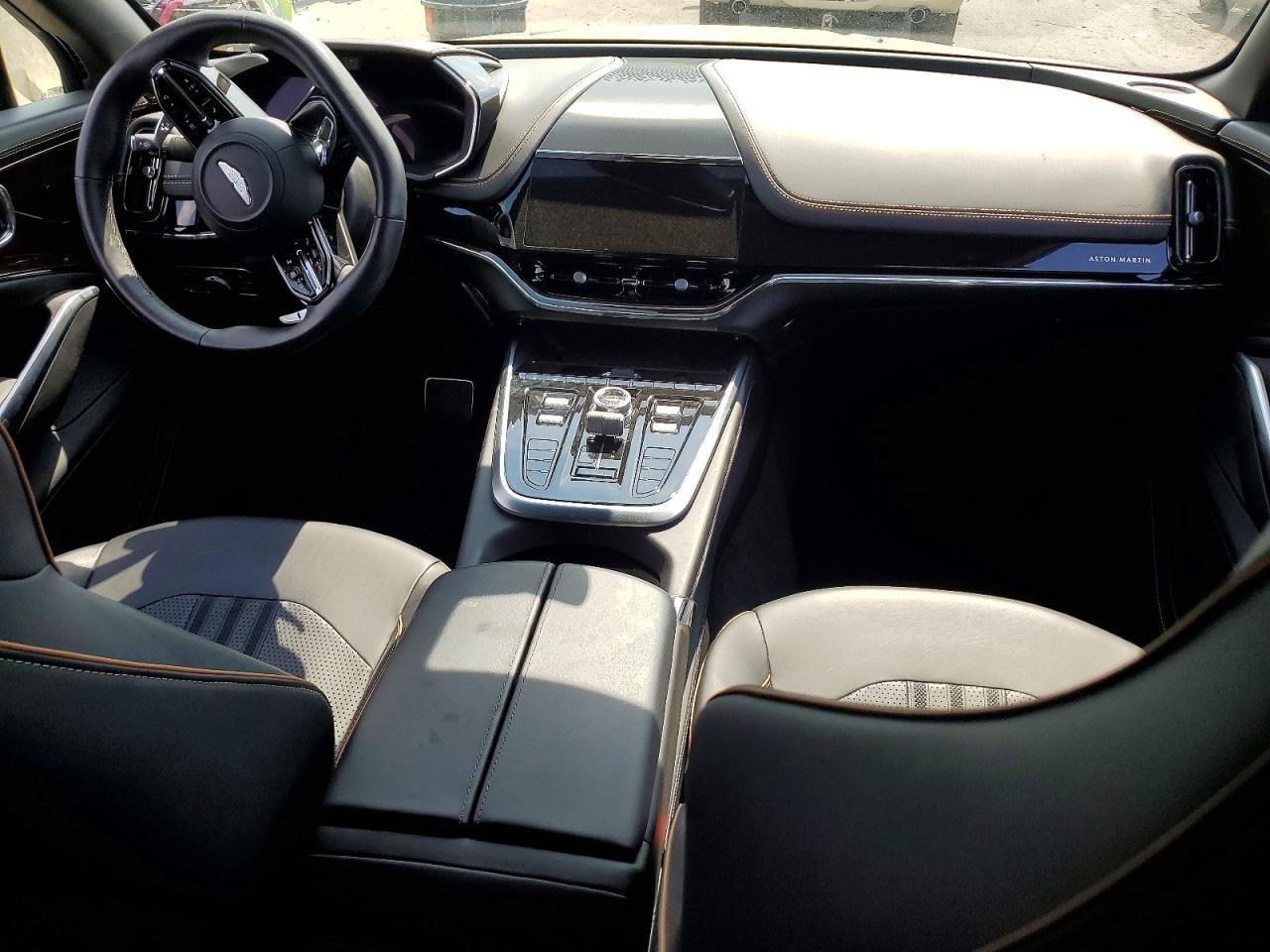 2025 Aston Martin DBX707