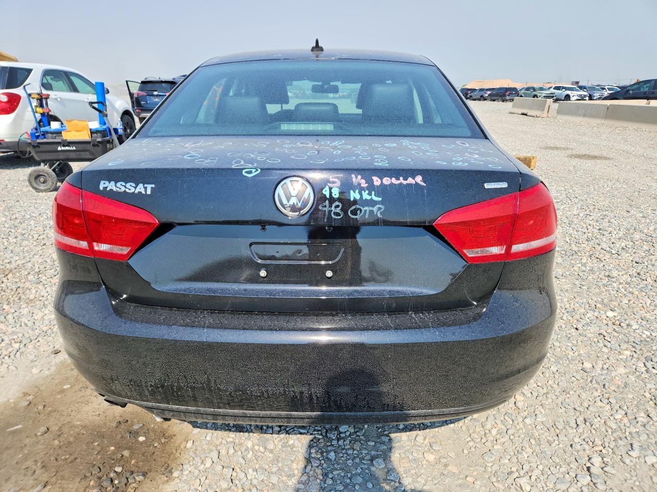 2015 VOLKSWAGEN Passat