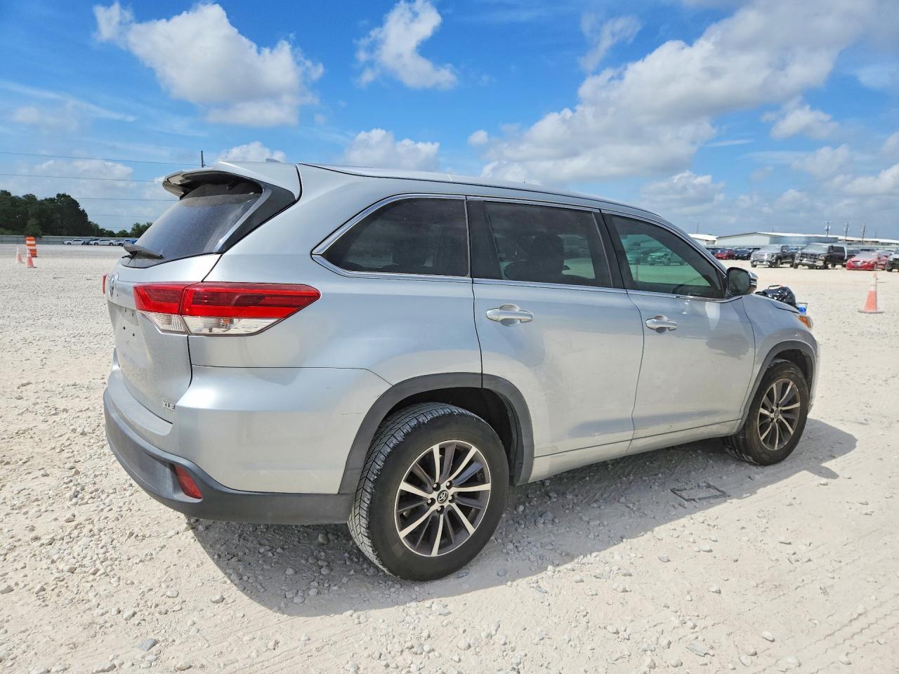 2018 TOYOTA HIGHLANDER