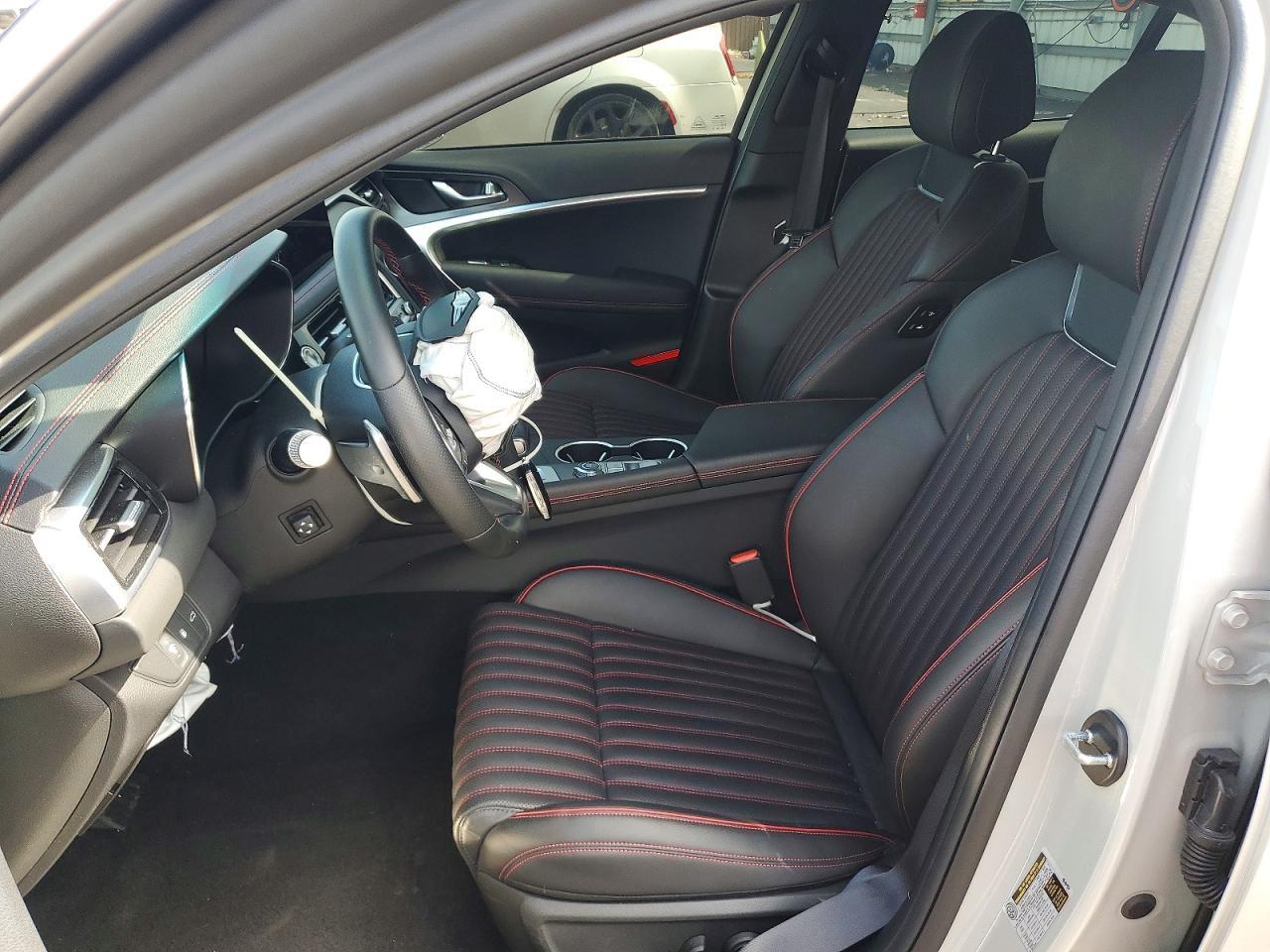 2025 GENESIS G70