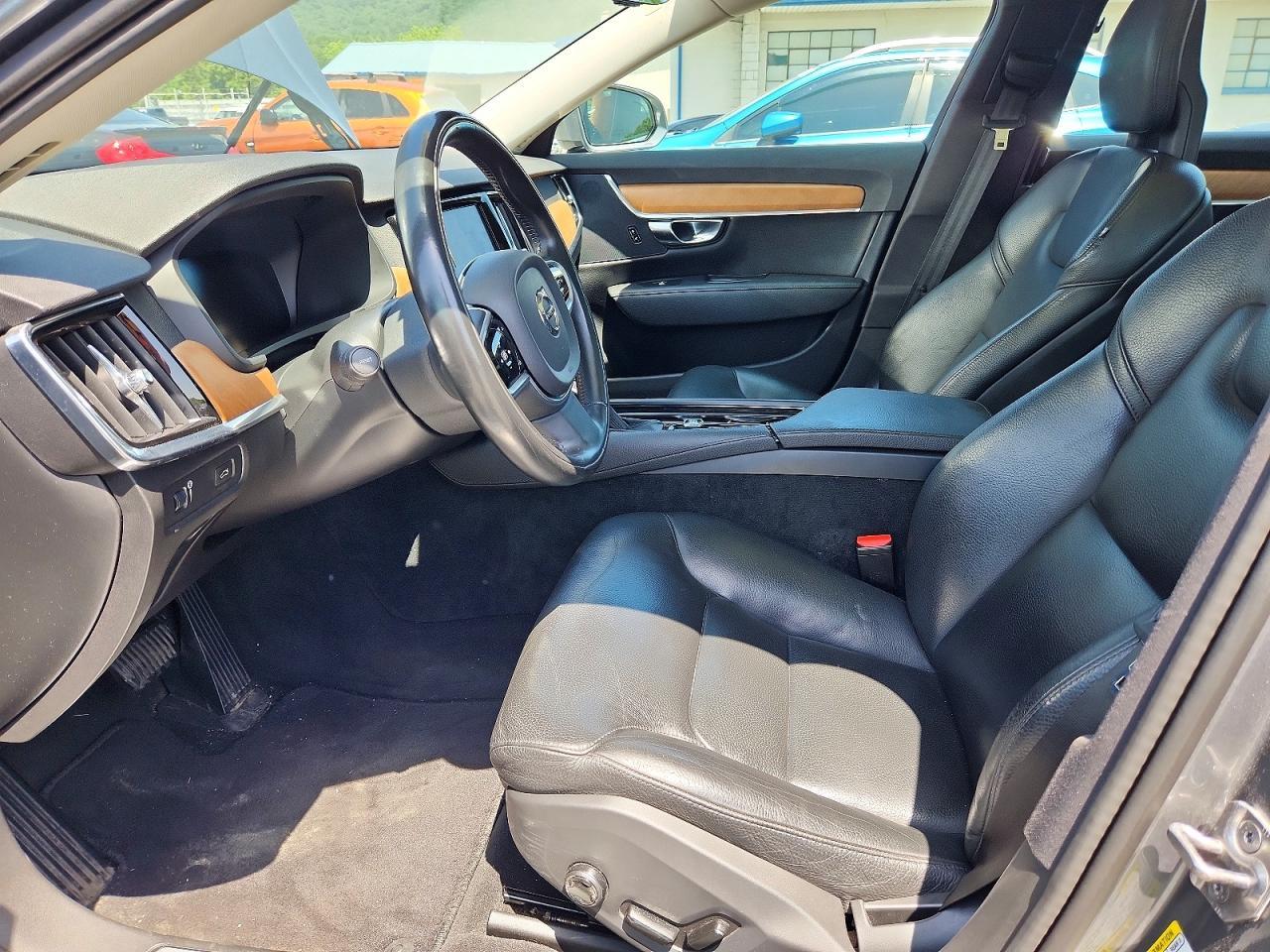 2018 VOLVO S90