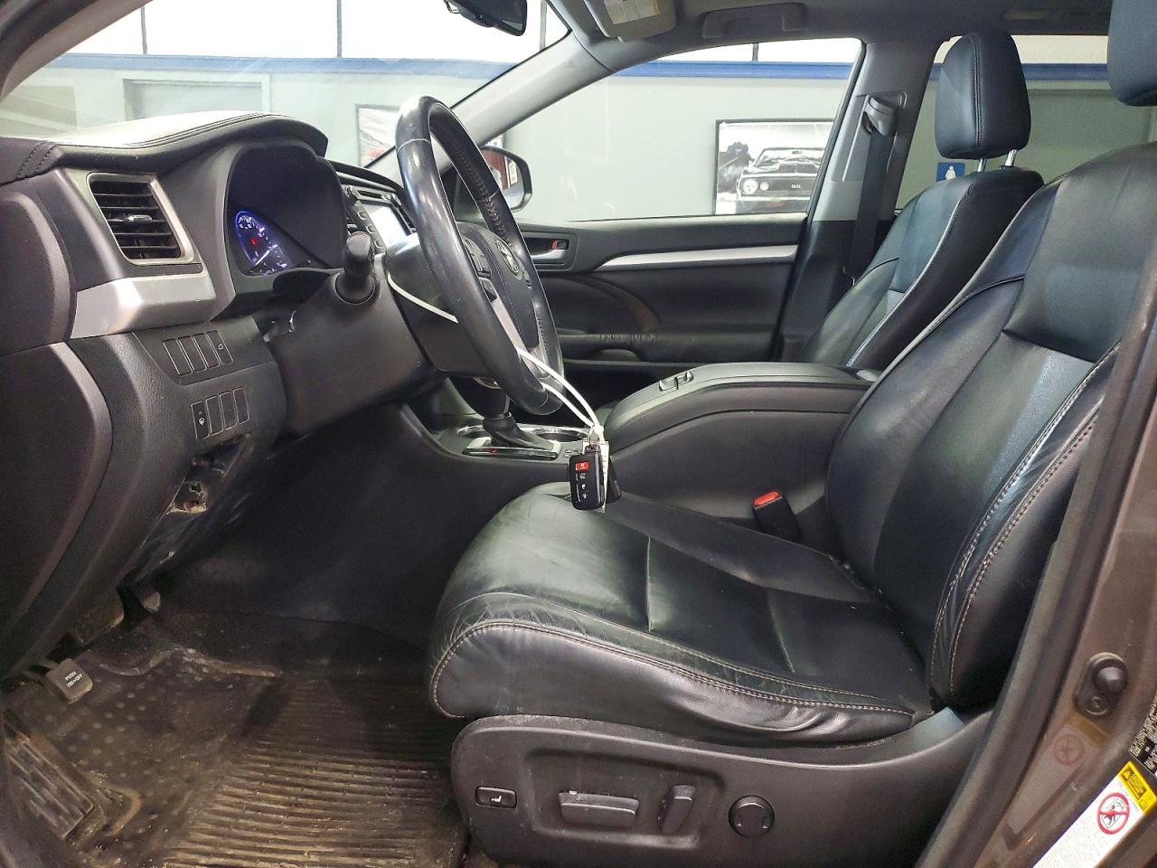 2016 TOYOTA HIGHLANDER