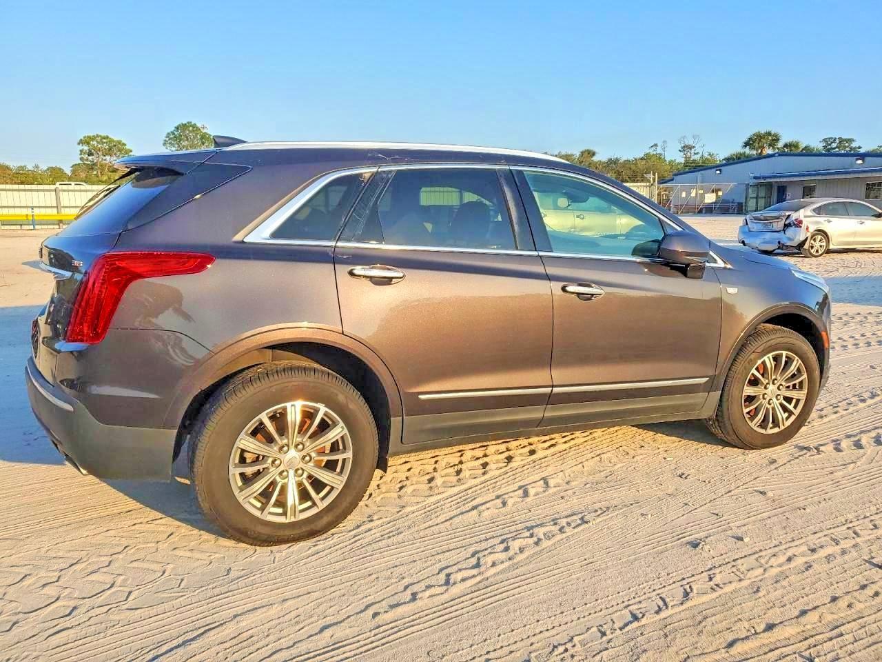 2017 CADILLAC XT5