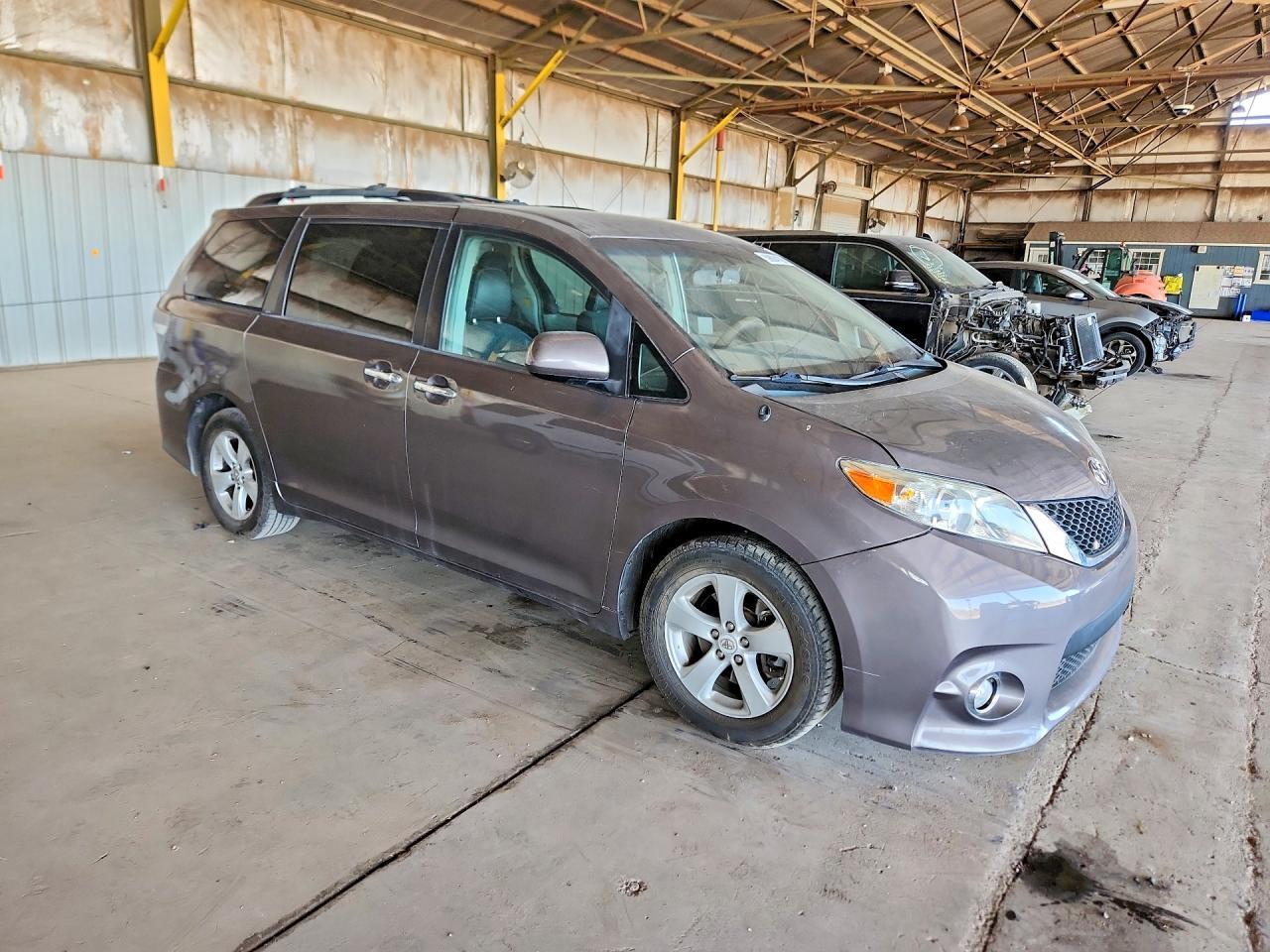 2013 TOYOTA SIENNA