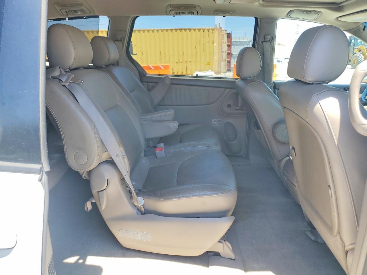 2006 TOYOTA SIENNA