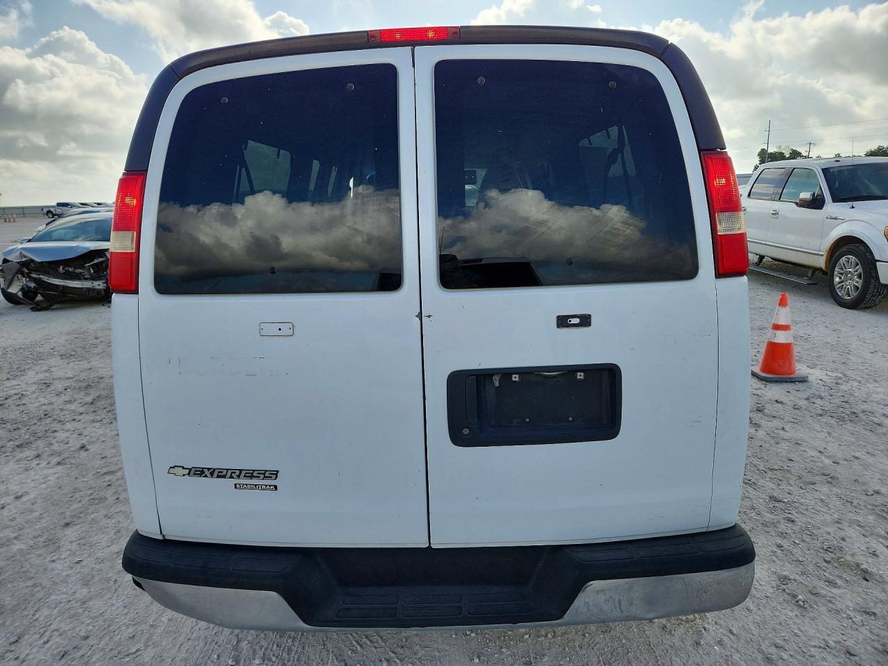 2014 CHEVROLET Express 3500