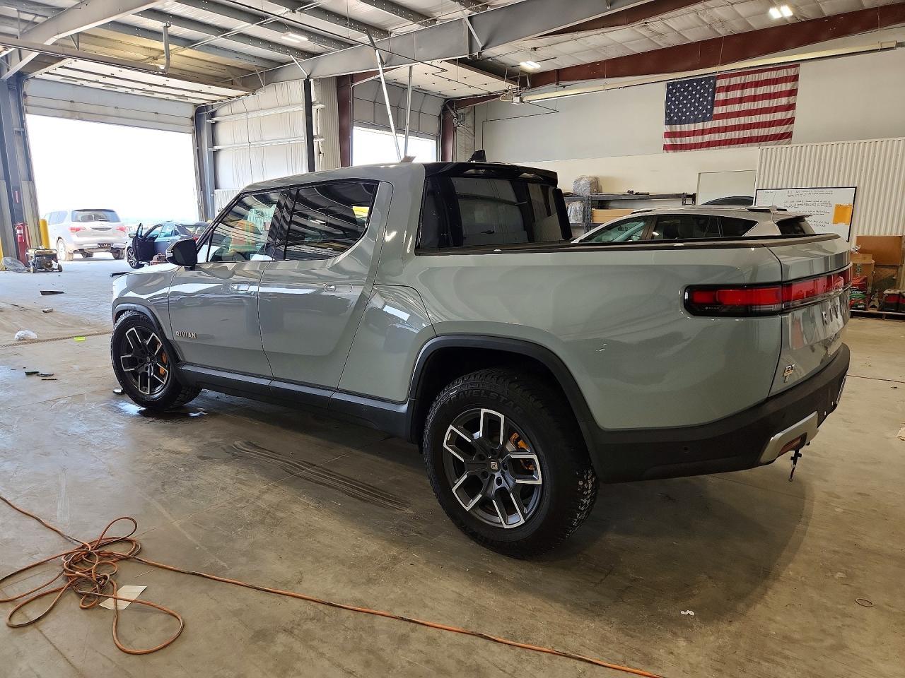 2022 RIVIAN R1t