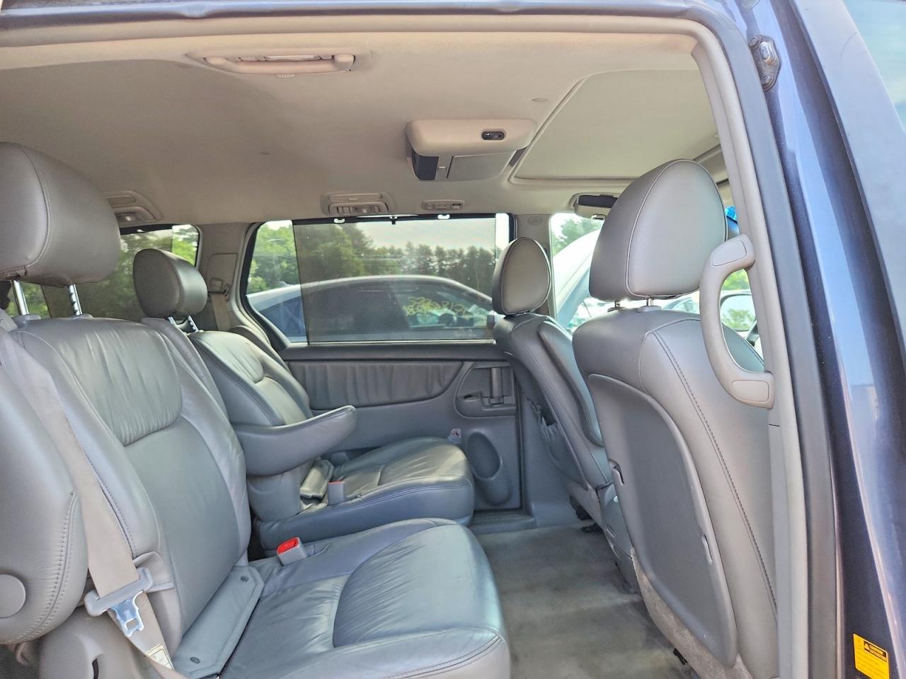 2010 TOYOTA SIENNA