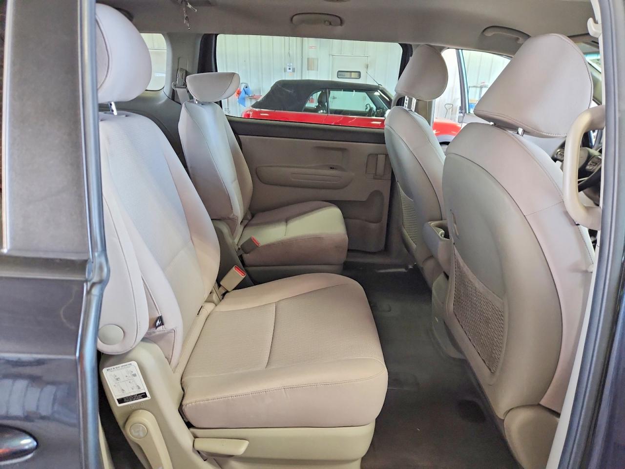 2016 KIA SEDONA
