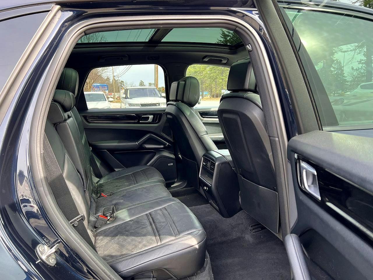 2019 PORSCHE CAYENNE