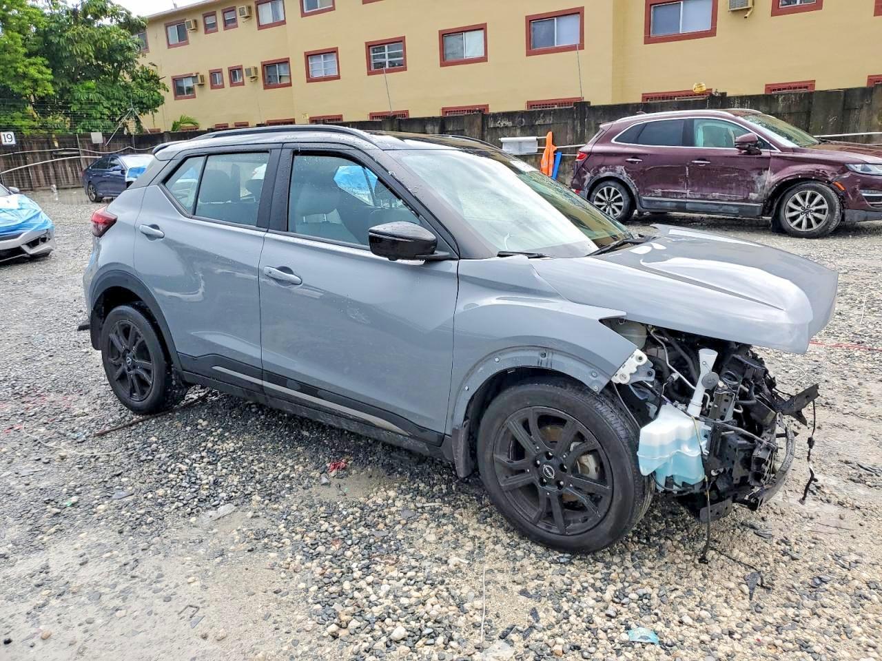 2023 NISSAN KICKS