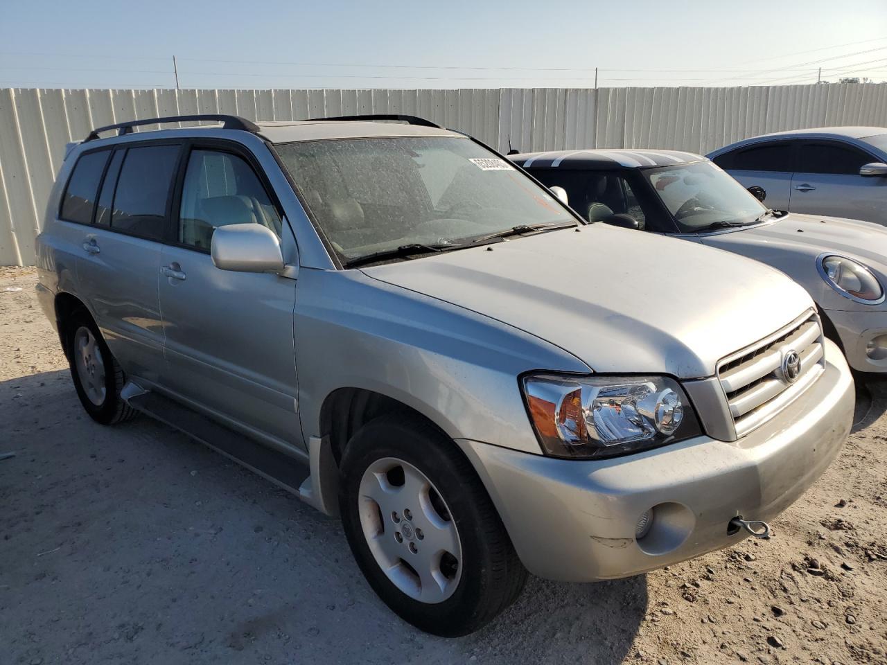 2004 TOYOTA HIGHLANDER