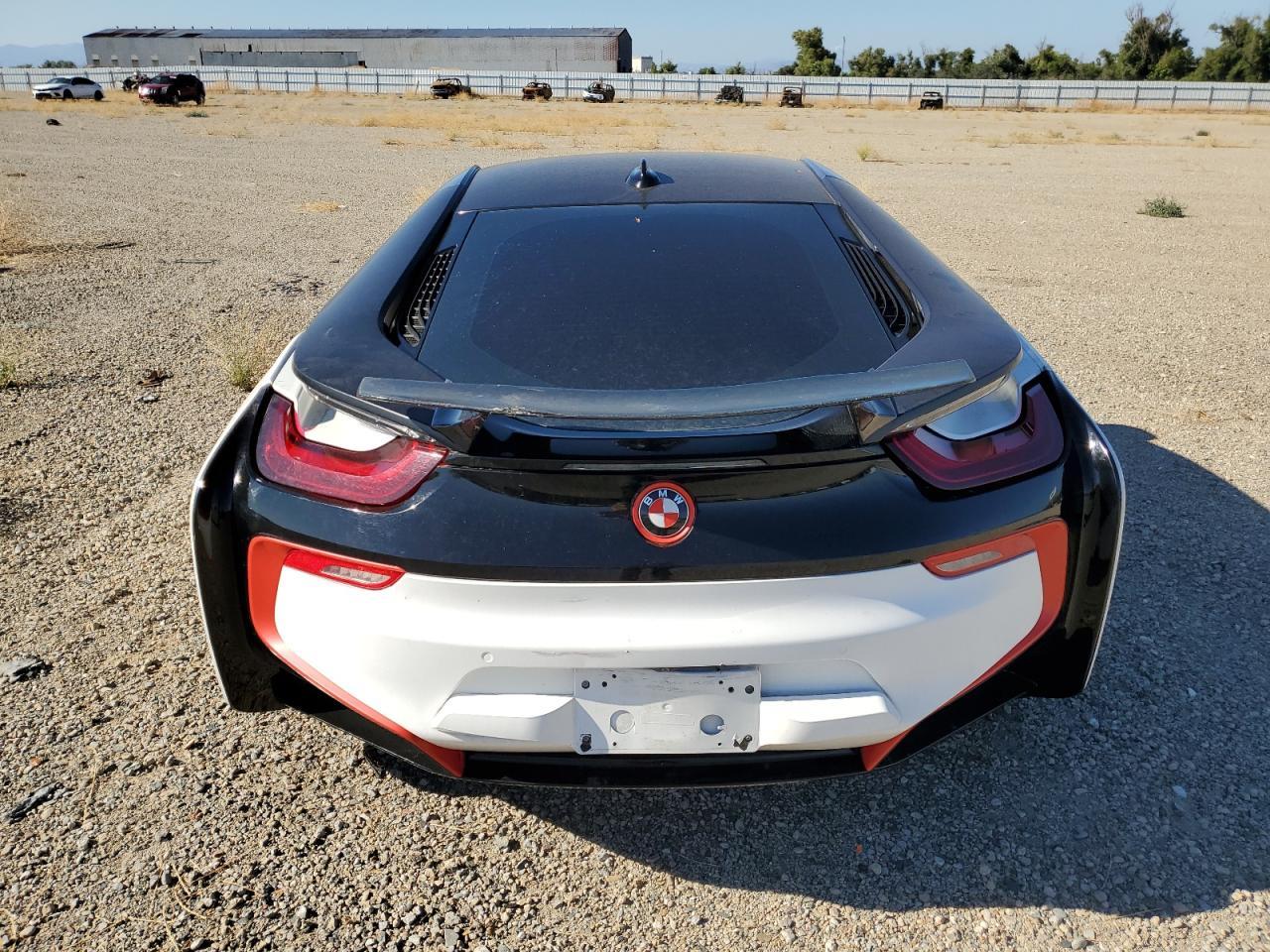 2016 BMW i8