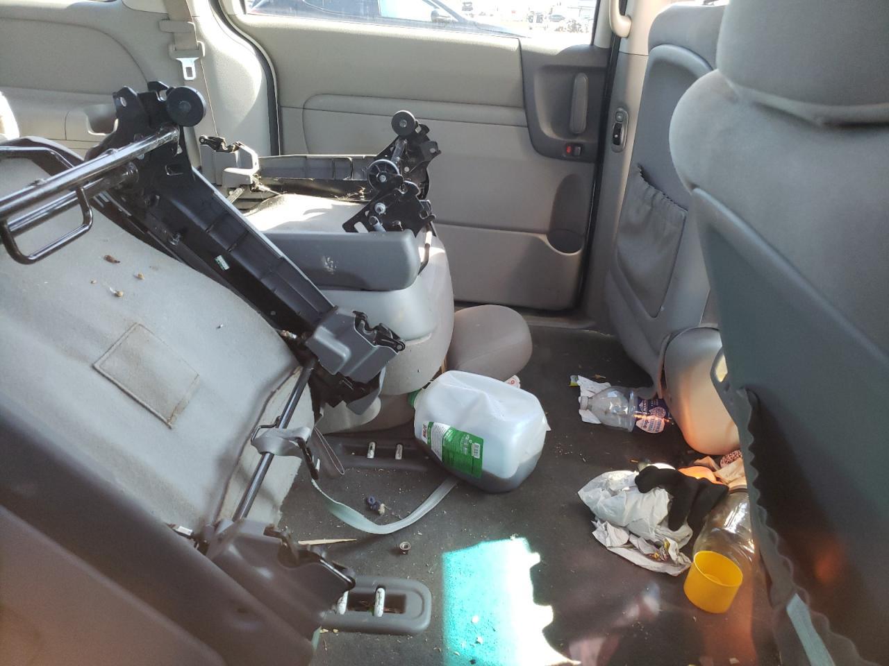 2012 KIA SEDONA