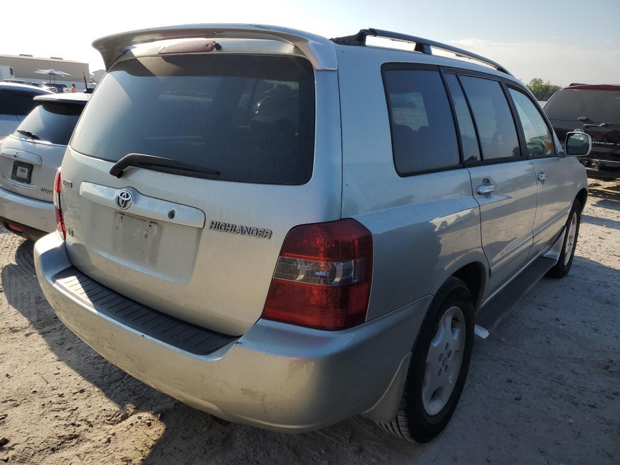 2004 TOYOTA HIGHLANDER