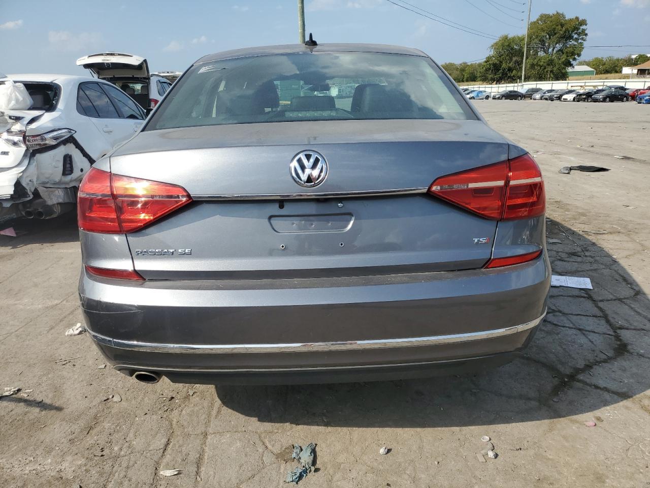 2016 VOLKSWAGEN Passat