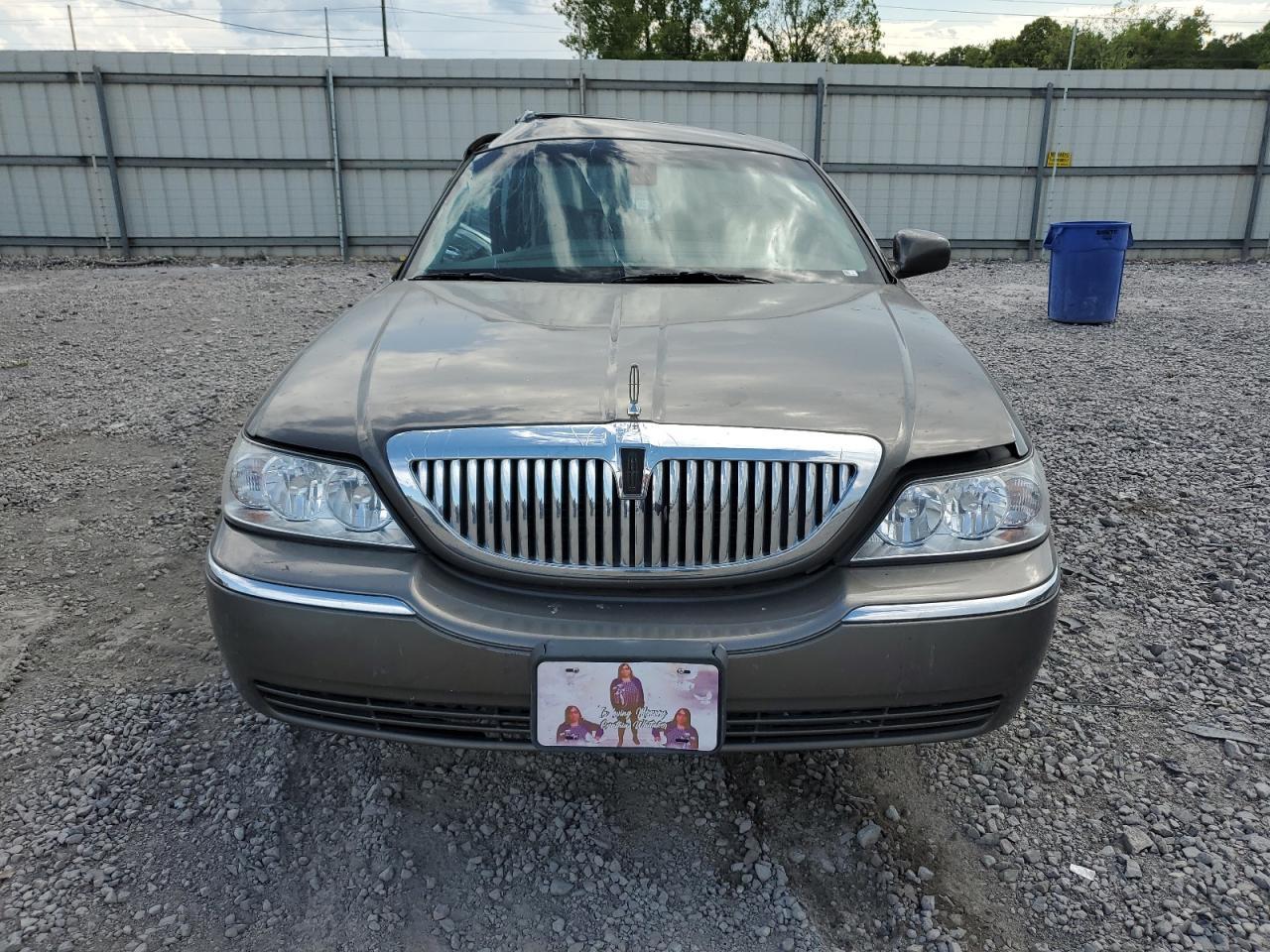 2003 LINCOLN Town Car