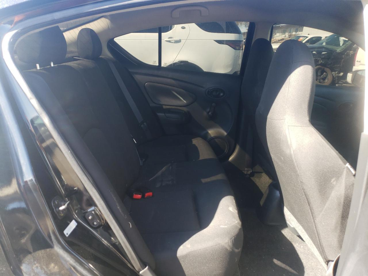 2017 NISSAN VERSA