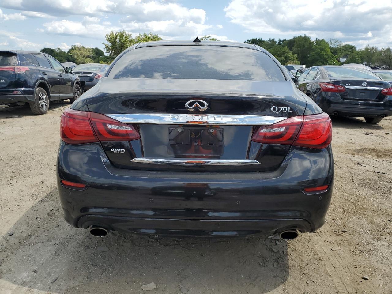 2016 INFINITI Q70