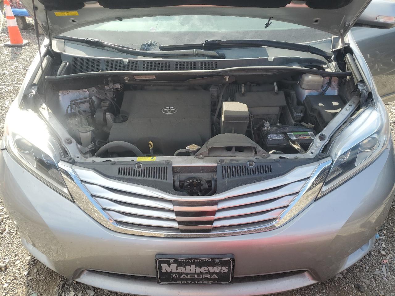 2016 TOYOTA SIENNA