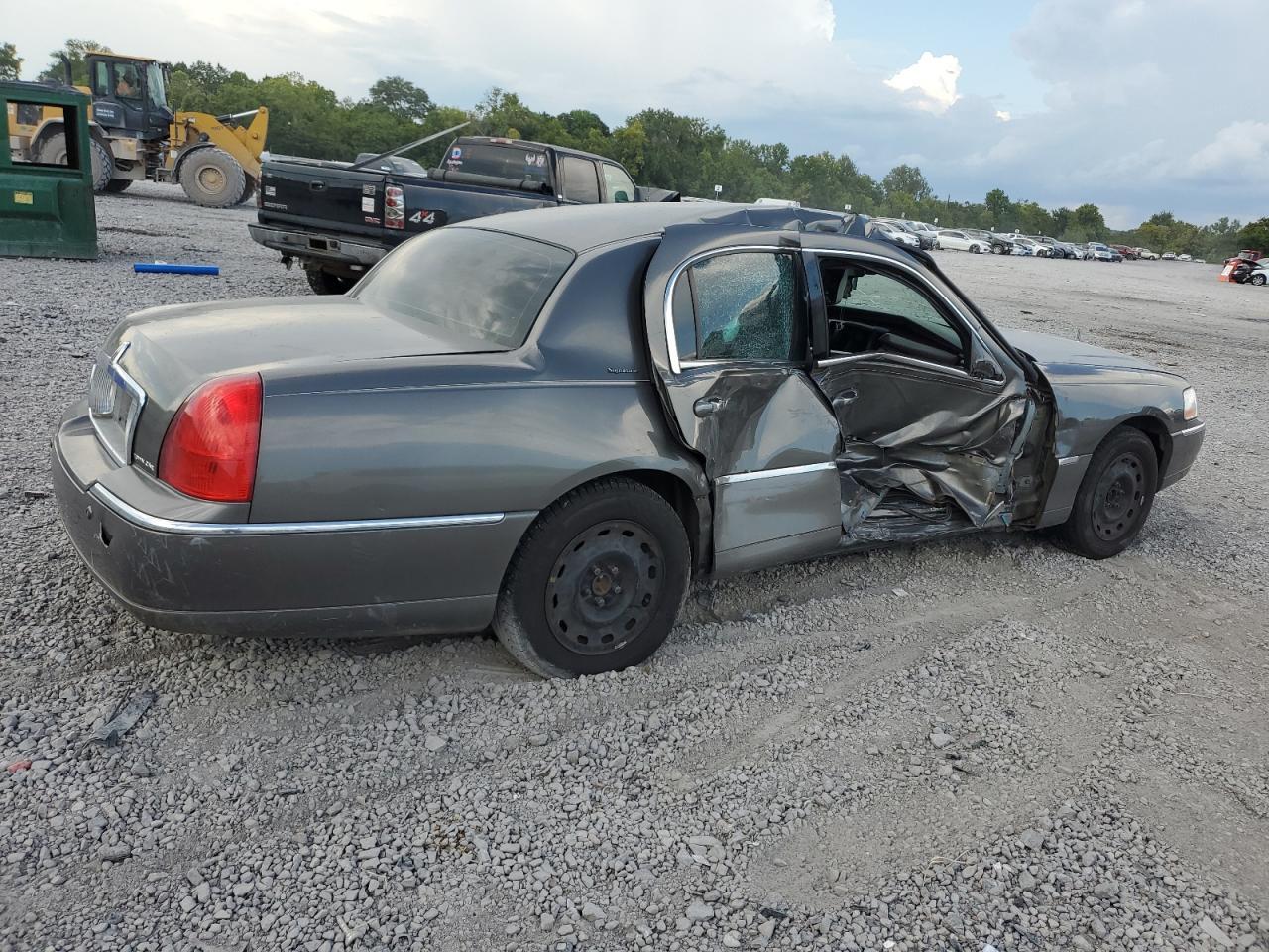 2003 LINCOLN Town Car