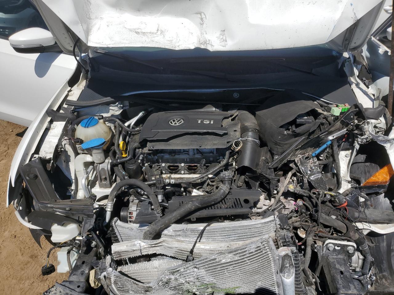 2014 VOLKSWAGEN Passat