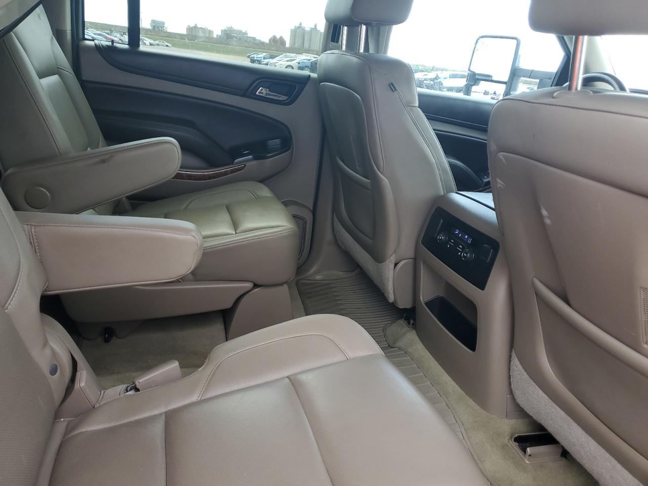 2015 CHEVROLET Suburban