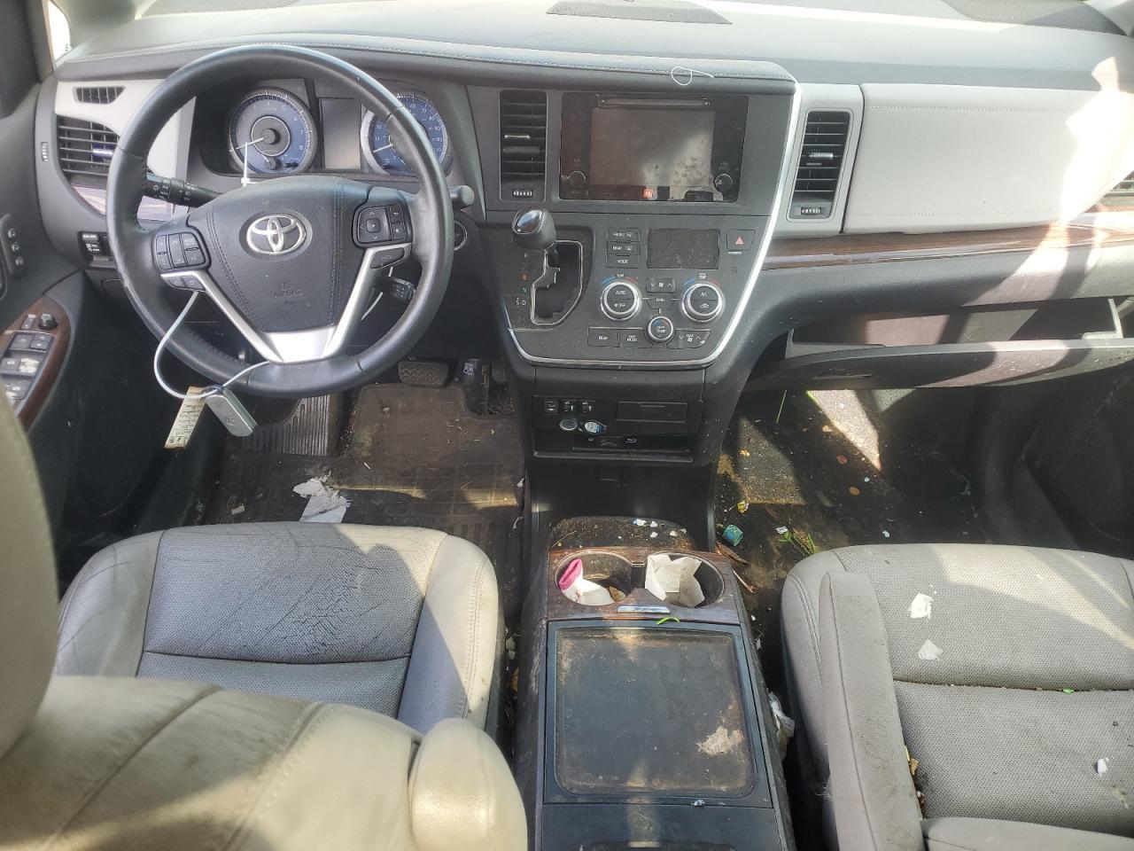 2016 TOYOTA SIENNA
