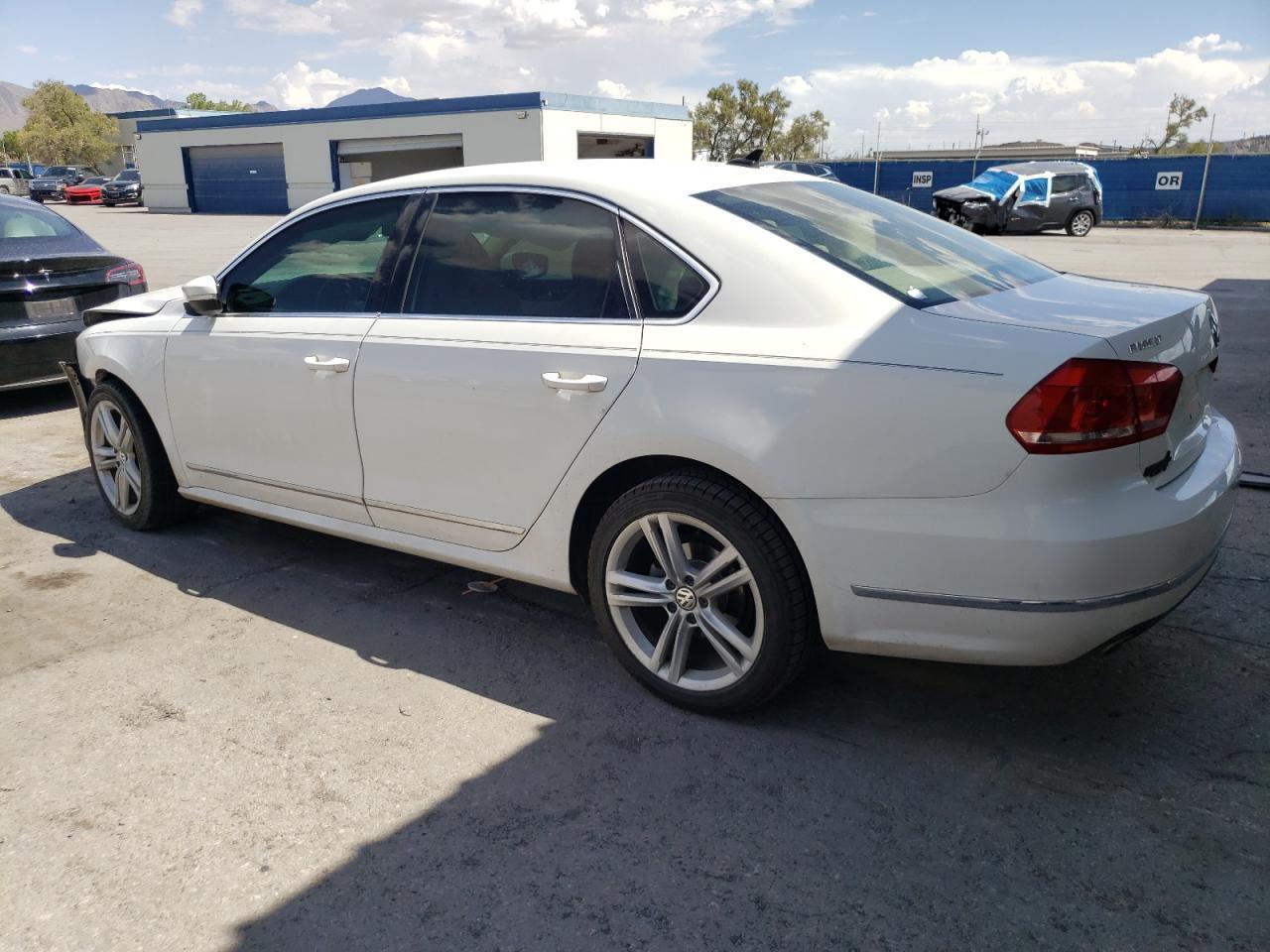 2015 VOLKSWAGEN Passat